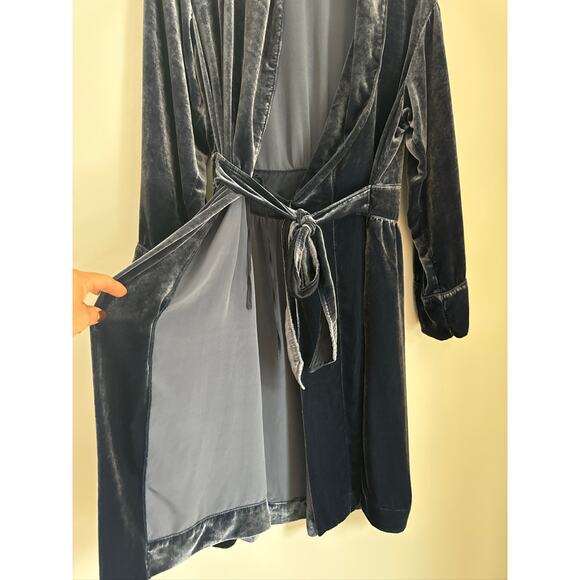 Soft Surroundings Silk Velvet Robe Navy Small, Vintage Style - Picture 4 of 7